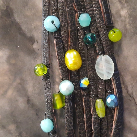 Leather beaded bracelet - Picture 2 of 4